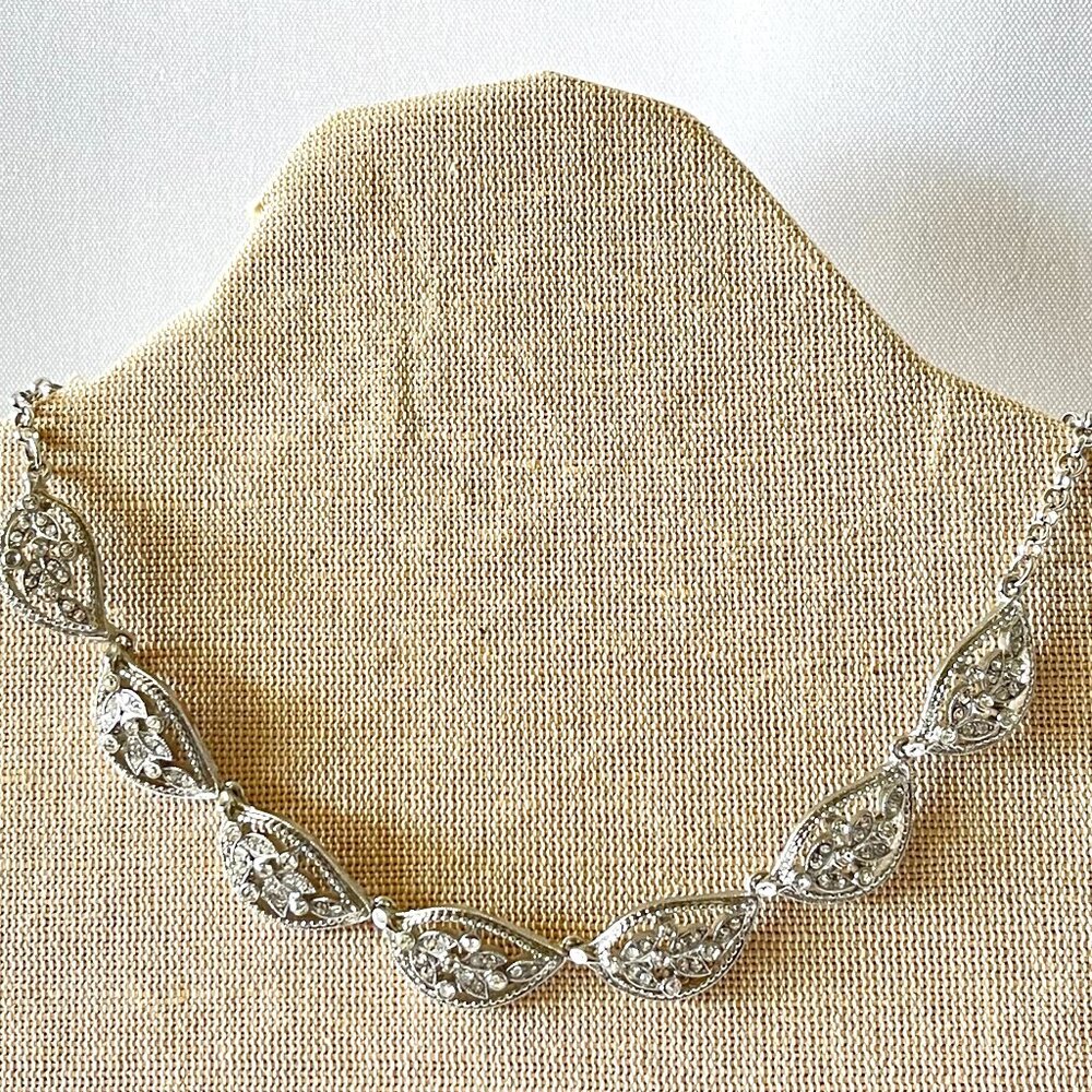 2028 Jewelry Crystal Teardrop Collar Silver Statement Necklace